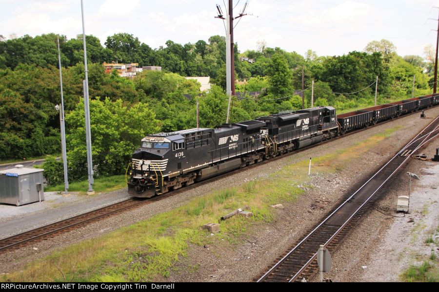 NS 4136 on empty gon train 60N